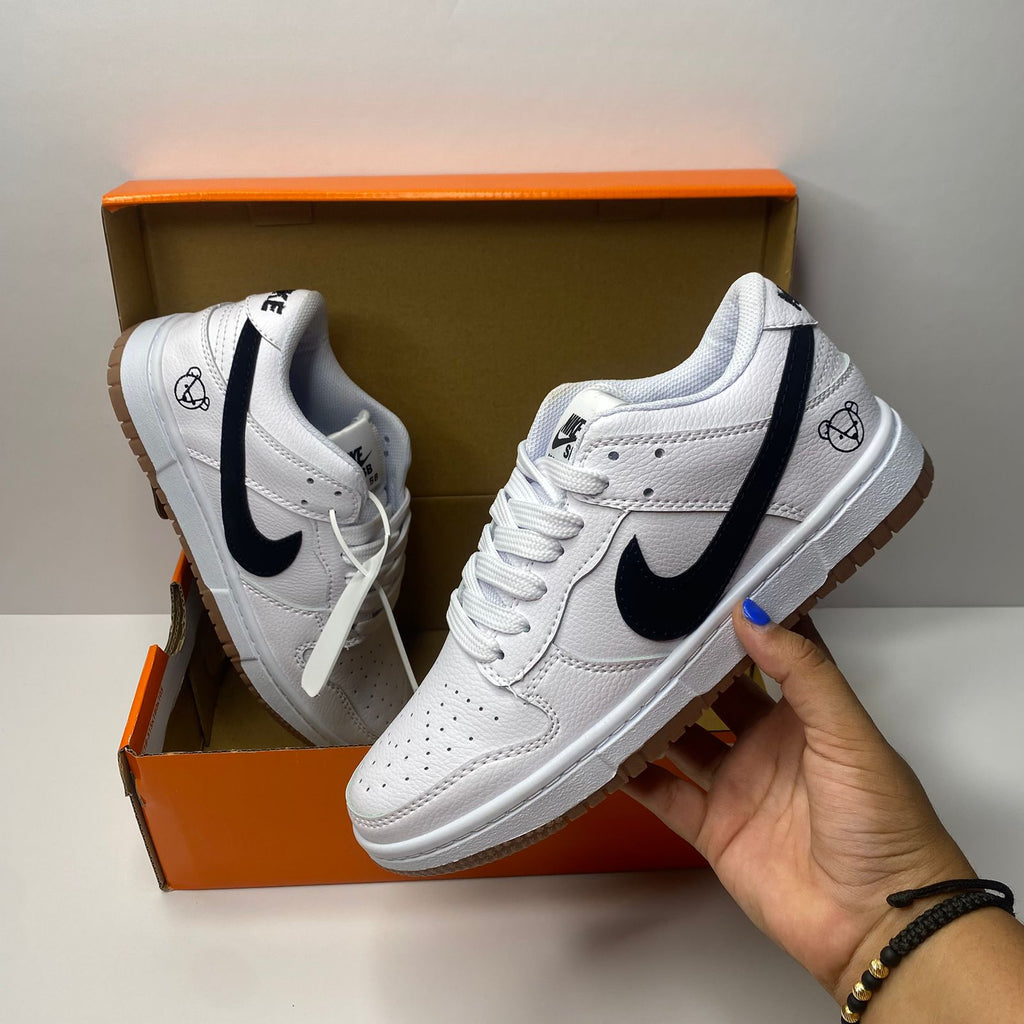 NIKE DUNK